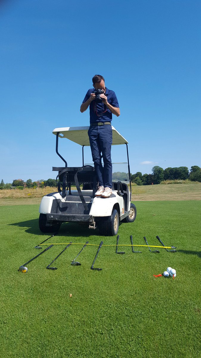 JulesGrandin's tweet photo. @thierrymeneau @carogardin @LesEchosWeekEnd Du coup un grand merci au @PCountryClub qui nous a gentiment accueilli sans tout à fait saisir pourquoi nous étions à trois en train de mesurer des clubs de golf pour les photographier, un mercredi de juillet vers 10h https://t.co/af3UOwEwDA