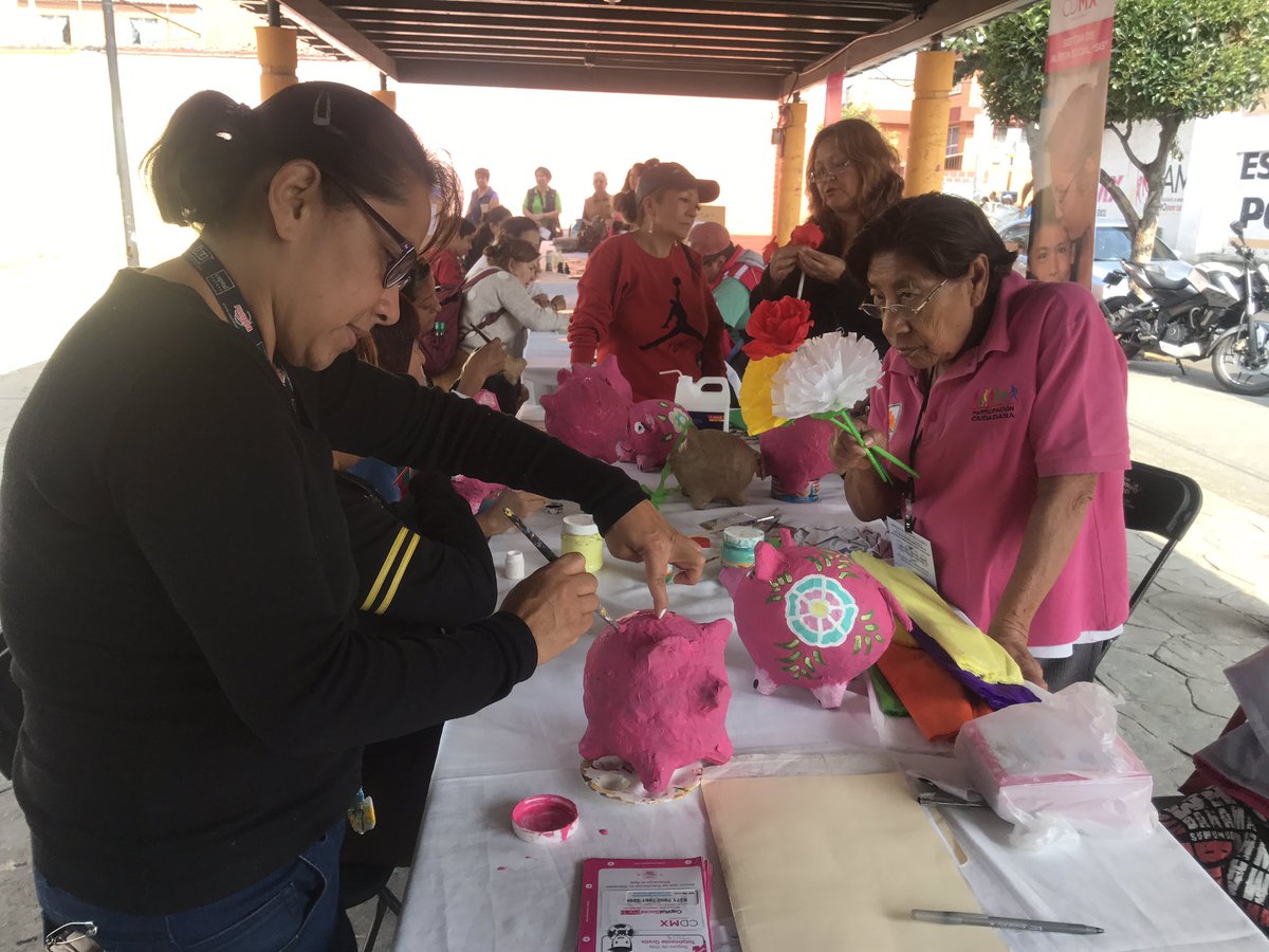 IAAM_CDMX's tweet photo. Ya estamos en la "Plaza Cívica”, de la colonia Pradera para el #JuevesDeDanzón y registros al Sistema de Alerta Social #SASCDMX https://t.co/AwXHsmAxEO