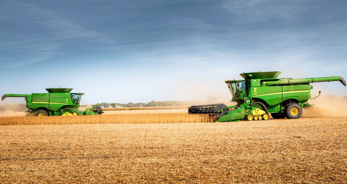 We finished harvest last night! It went very smoothly due to our hard working and dedicated team as well as productive and efficient combines from @ennsbrothers 
Next up: helping farmers get their beans for 2019! #harvest18 #nadeauseedsinc #nothingrunslikeadeere