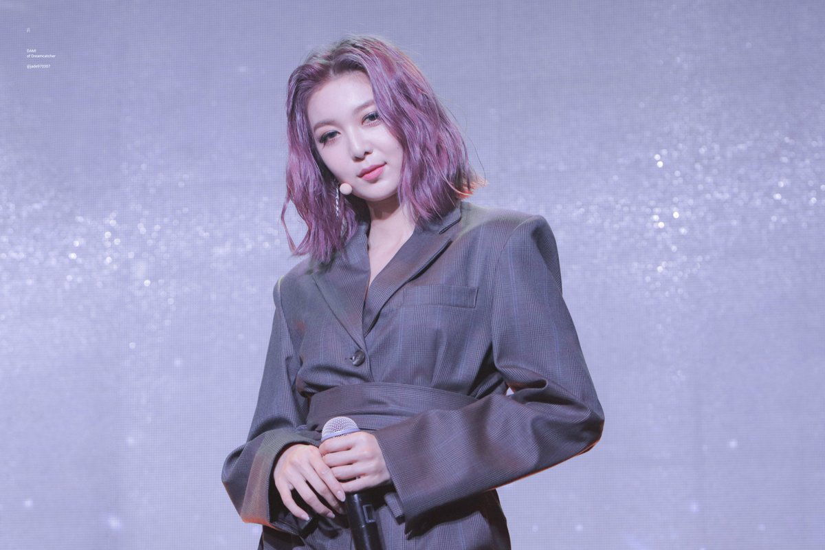 jade970307's tweet photo. 이유빈 눈빛으로 세상 사람들 다 감아버려

180920 SHOWCASE
#다미 #드림캐쳐 #이유빈 #DAMI #DREAMCATCHER @hf_dreamcatcher https://t.co/ahoZe1MAth