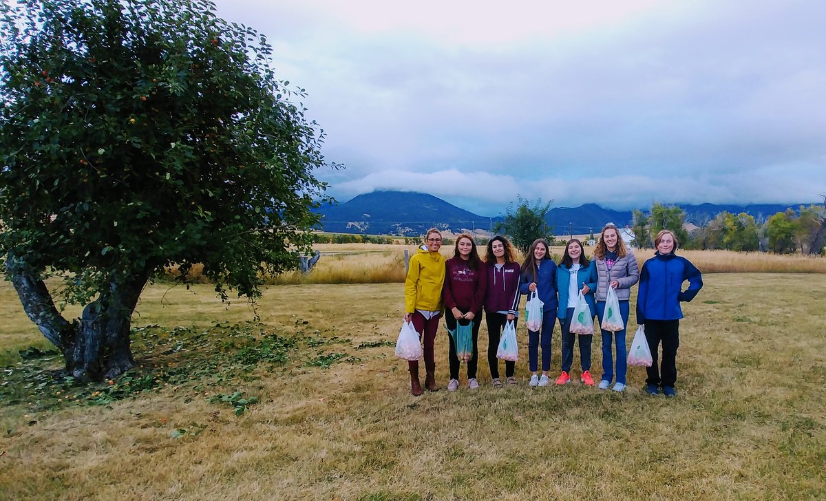 BigDiehlsClass's tweet photo. Sunrise field trip to Bear Creek for apple picking. Ennis Culinary Arts will be busy making apple butter! @EnnisHigh @GrowwProgram #placebaseded  #outdoorlearning #localfood https://t.co/dp7GDc9Hky