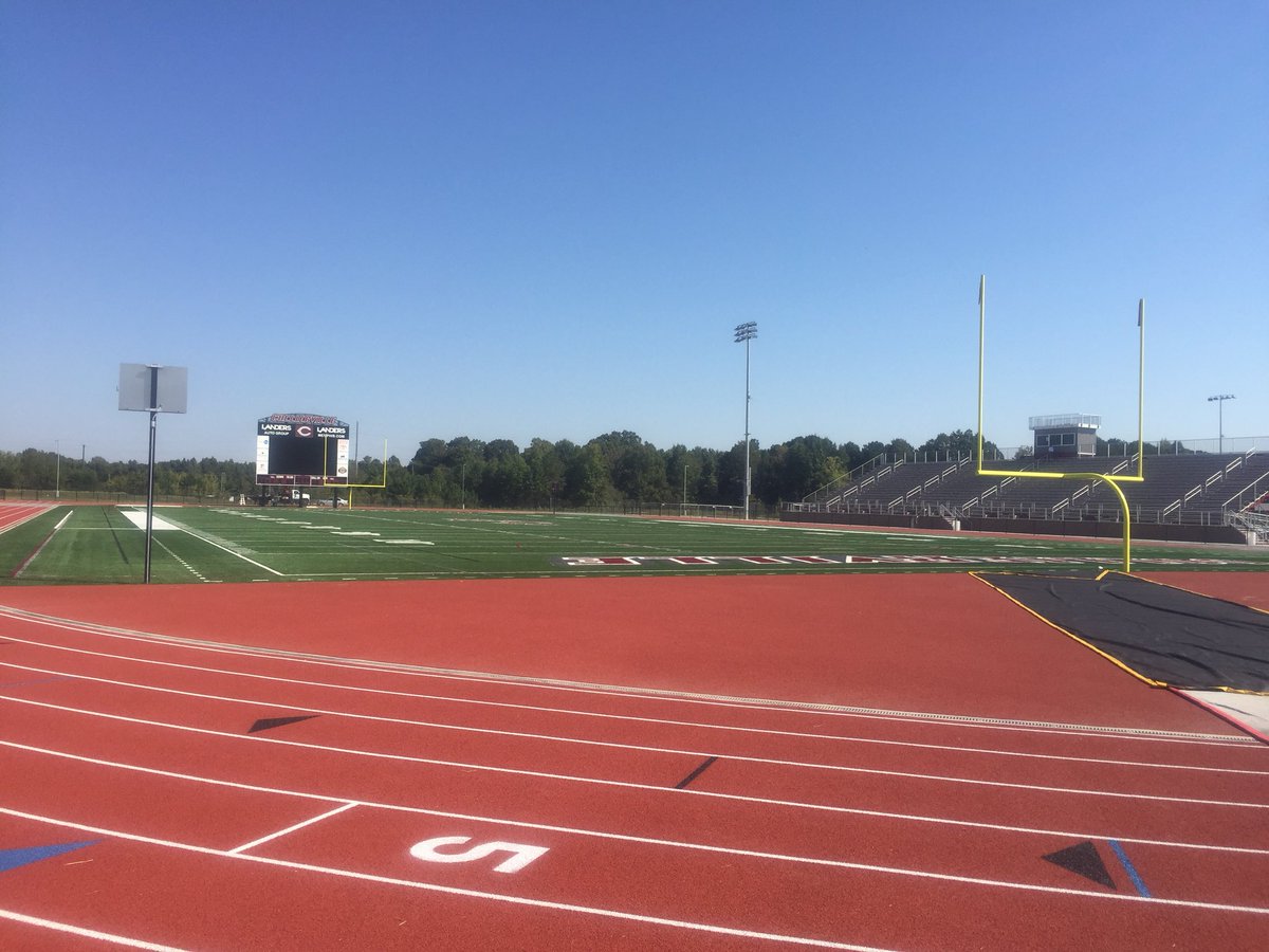 cville_schools's tweet image. Our media partners received a “sneak peek” this morning of the Dragon Stadium at Landers SportsPlex—including the Jumbo Tron!  Join us tomorrow night for Homecoming at 7:00 pm.