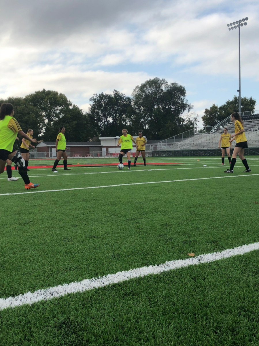 MMULancersWSOC's tweet photo. #picsfrompractice #Lancers #MountUp #weplayLancerSoccer https://t.co/nax0kGfeJd