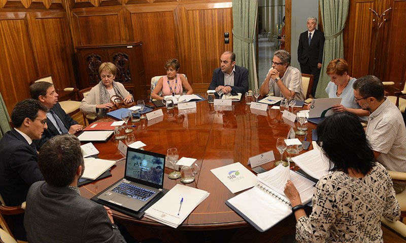 El Gobierno se reúne con los ecologistas y hablan sobre caza
bit.ly/2pqa9JG #ElCotodeCaza #Caza #Cazadores #LuisPlanas #Ecologistas #EcologistasEnAcción #Greenpeace #WWF #SEOBirdLife #PSOE #Gobierno #MAPA