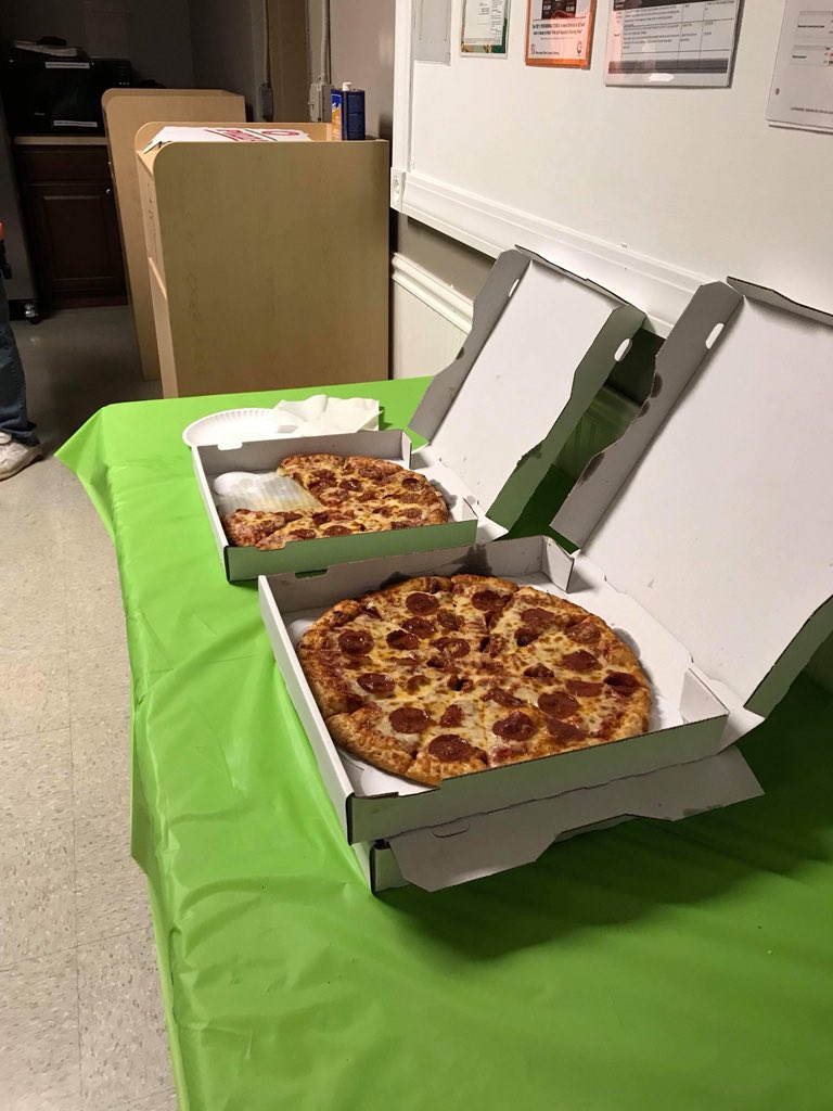 HomeDepot2714's tweet photo. Showing our appreciation for our associates @HomeDepot2714. National Pepperoni Pizza Day #MWSEP2018. Very Tasty!!!! @jaustintaylor @JimmyMMcConico @MichaelOasm2714 @thenateirsh @Mikepate81 @amytlawrence1 @HouleHeather https://t.co/LRabbSn369