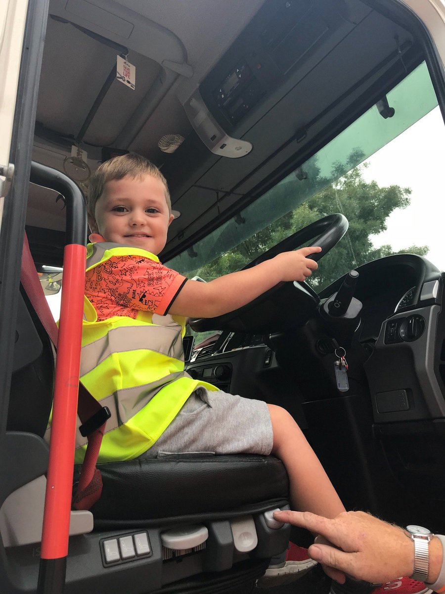 We enjoyed visiting Little Manor Nursery last week! It was great to combine important #safety messages with a fun afternoon! 🚨bit.ly/2N8c4AS