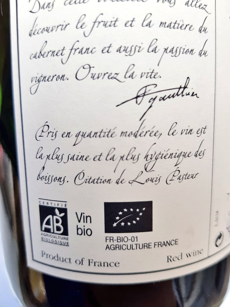 L_3_TB's tweet photo. Ce soir dégustation pour les portes ouvertes de @cuvelierfauvarq, toujours de bons conseils ... Et on repart les bras chargés ! https://t.co/jITkzyF7lQ