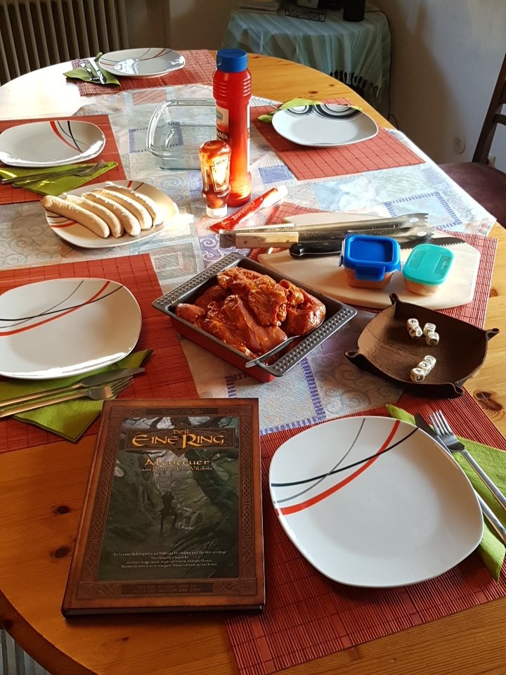 Eloid05's tweet photo. #dereinering alle Vorbereitungen für das Hobbit Abendmahl beendet. Mit: @ghostgroove @sigmaeta09 @AndreasHorstBie @pebeckmann https://t.co/6ZOjdTegzc