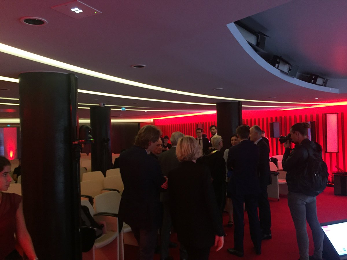 urw_group's tweet photo. .@GdPrixCommerce : un concours pour stimuler, valoriser et soutenir l'innovation dans le commerce et la création d'entreprise. Découvrez ce soir le gagnant de la 12e édition. #GPJCC #retail #shopping #innovation https://t.co/4Kty4eauuM