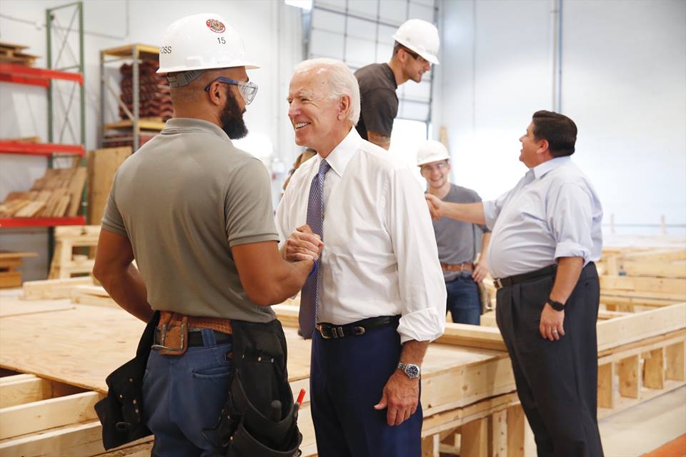 MidAmCarpenters's tweet photo. We proudly welcomed @JBPritzker &amp; running mate @JulianaforLG at the Carpenter Training Center recently to rub shoulders with our skilled men and women building their unions careers. Oh, yeah...@JoeBiden was there, too! We thank them greatly for championing union labor! https://t.co/ThytIL0iWU