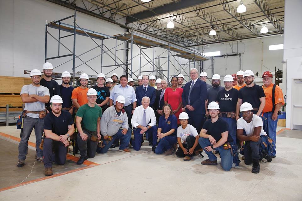 MidAmCarpenters's tweet photo. We proudly welcomed @JBPritzker &amp; running mate @JulianaforLG at the Carpenter Training Center recently to rub shoulders with our skilled men and women building their unions careers. Oh, yeah...@JoeBiden was there, too! We thank them greatly for championing union labor! https://t.co/ThytIL0iWU
