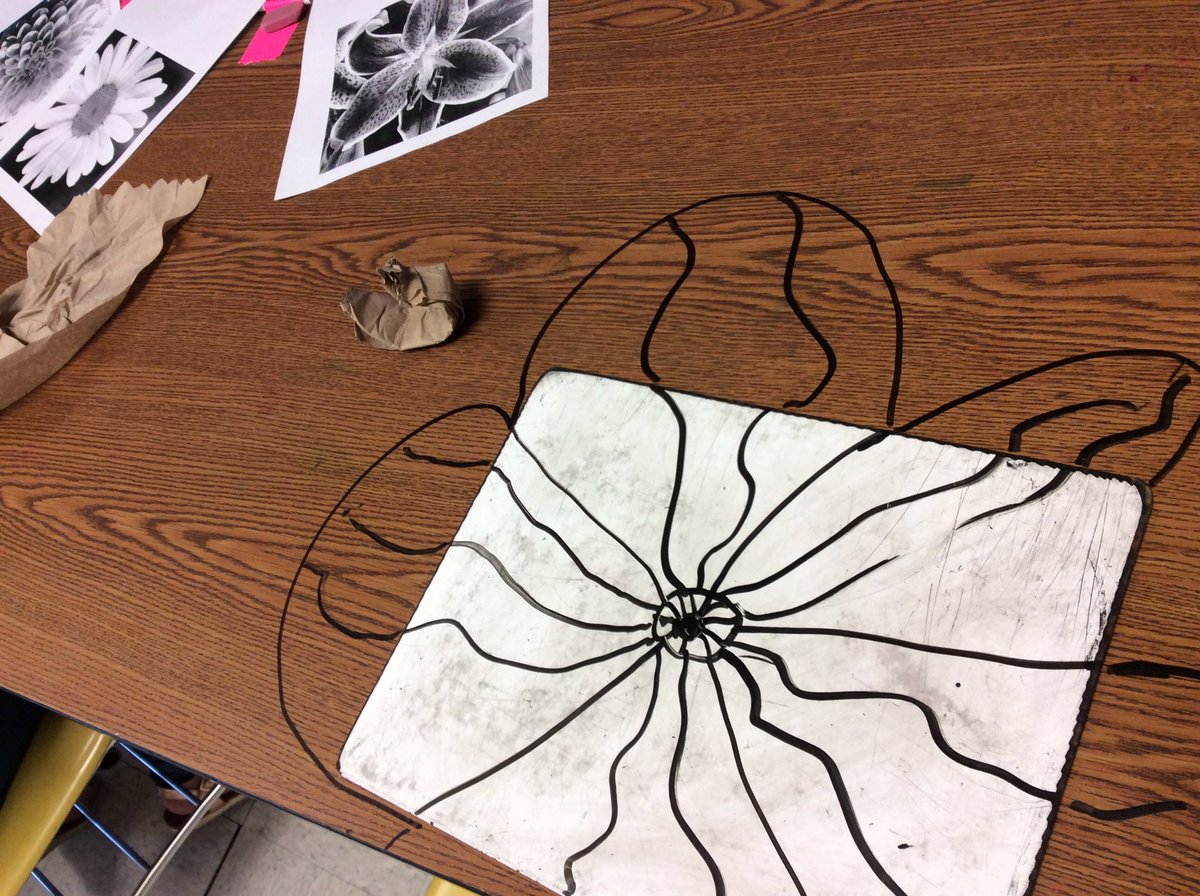 jesscrandell's tweet photo. Drawing BIG! In ART4 as we look at Georgia O'Keeffe and her work #jxnartteachers #michED #K12ArtChat #NWCS1819 #artday #arted https://t.co/agkstLobs3