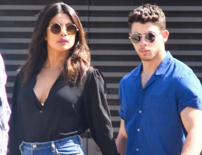 Priyanka Chopra wishes Nick Jonas Happy Birthday with a kiss!  