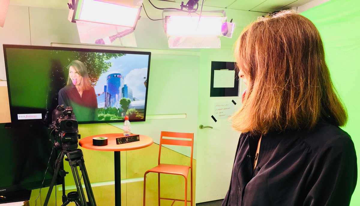 voxfeminaassofr's tweet photo. Apprentissage de la #ConnaissancedeSoi face caméra
🎥🚺
Exercice incontournable lors des #mediatraining de nos #FemmesenVue qui n’ont pas manqué de professionnalisme et d’humour !
#me360 @TF1Initiatives https://t.co/eAvqgXXpZq