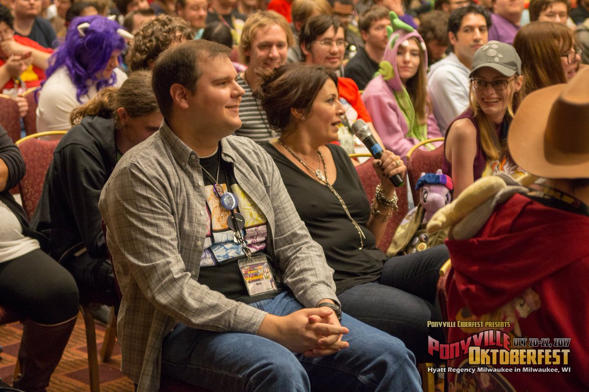 BarleyPCF's tweet photo. The Charity Auction from #PVCF17 was wonderful--we raised $21,771 for our amazing charity partner @gabnoworg, and Guest of Honor @mouthnoize helped to make it super special for our attendees during the auction! Here's a #ThrowbackThursday trip back to 2017! https://t.co/Onr5Qdgvjh