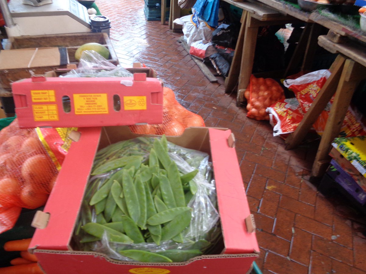 eamonnfitzy's tweet photo. Trying to get set-out.....hard work today.....This Bloke called me a good old fashioned #greengrocer #veryhonoured https://t.co/SwgYpHRL2y