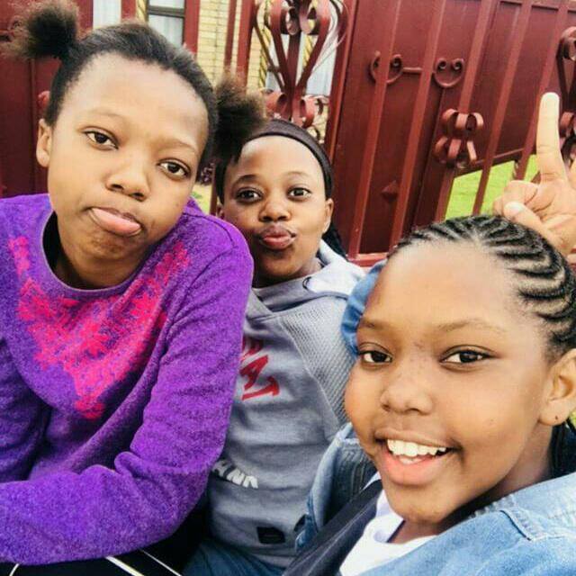 Mpho01036577's tweet image. Friends for what😀Friends for who😁Those are not my friends🙄They fucken family💍😇😍🌠❤️