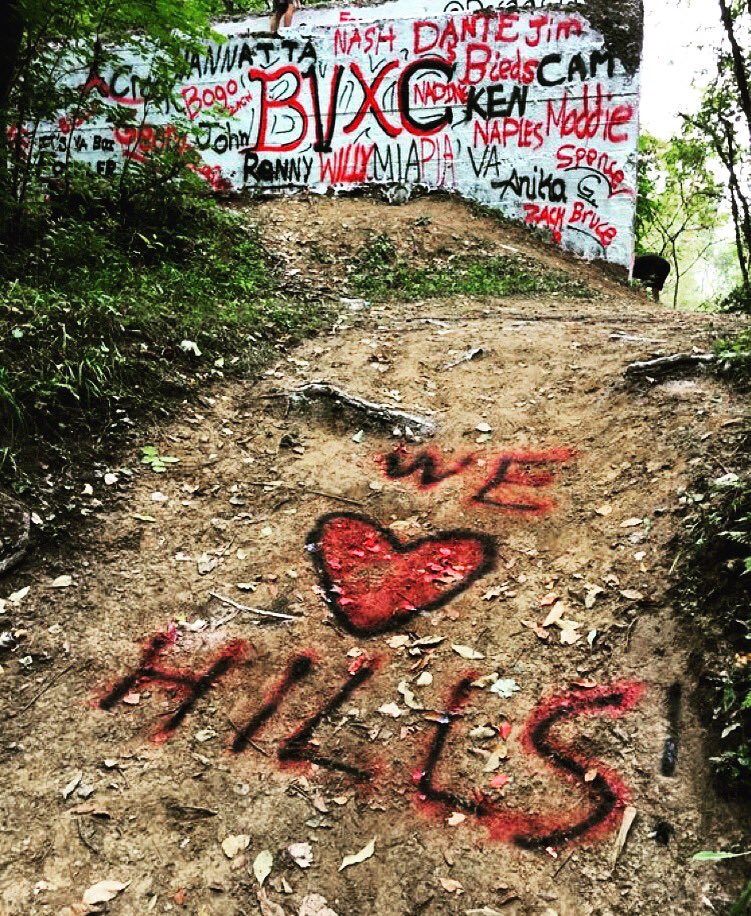 BvilleXCTF's tweet photo. Are ya ready? This is Our House π π£β‘οΈ#bvxc #bvilleinvite @Bville_Bees @jagkeg99 @cnyhssports @BCSDBEES https://t.co/YRgBqzWgT7