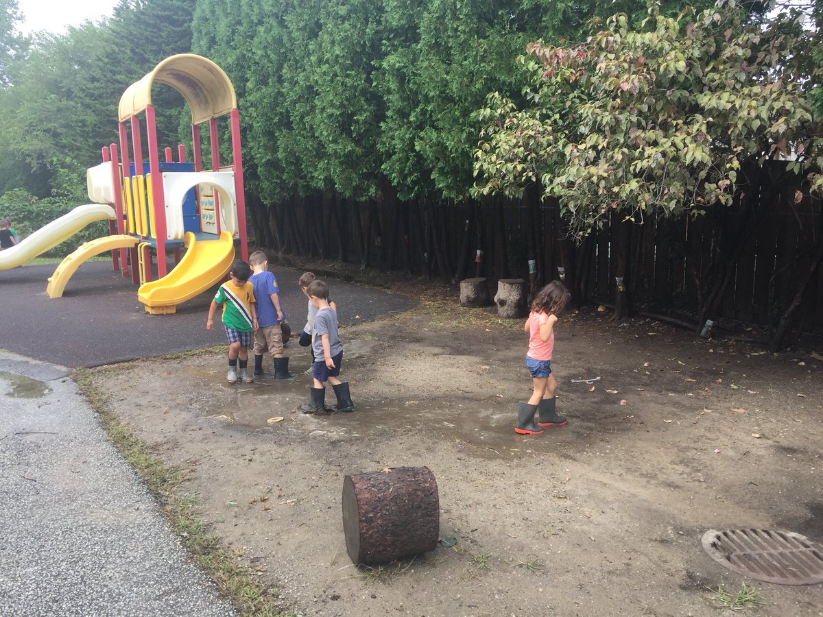 jenna_cowell's tweet photo. Exploring the great outdoor puddles @LPSStormWatch! #outdoorlearning #exploration #puddlejumping #fun #waterplay #exploringcapacity https://t.co/T01XZttkTp