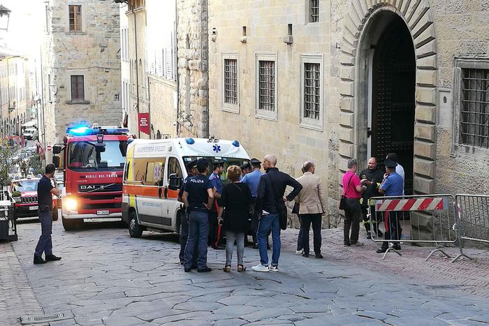 #Arezzo #infortunilavoro Era stato revisionato qualche settimana fa l'impianto antincendio dell'Archivio di Stato dove si è verificata la #fugadigas argon che ha ucciso due dipendenti, Filippo Bagni di 55 anni e Piero Bruni di 59. L'inchiesta per ora non ha indagati @TgrRai