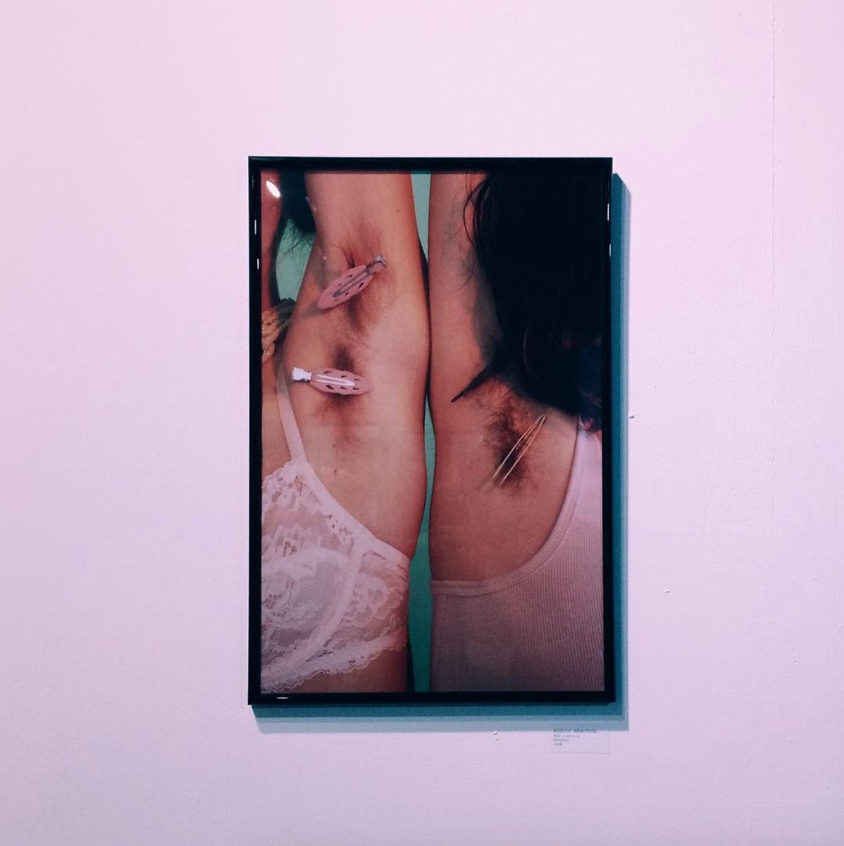 Glitter_Zines's tweet photo. Ashley Armitage | "Meg & Bonnie" | #newfemininity | #mujeresglitterzines
Fotografía de la exposición #newfemininity organizada por @curatedbygirls & @badassprints en @MUTUOcentro, #Barcelona. https://t.co/LZJkHbMHKo