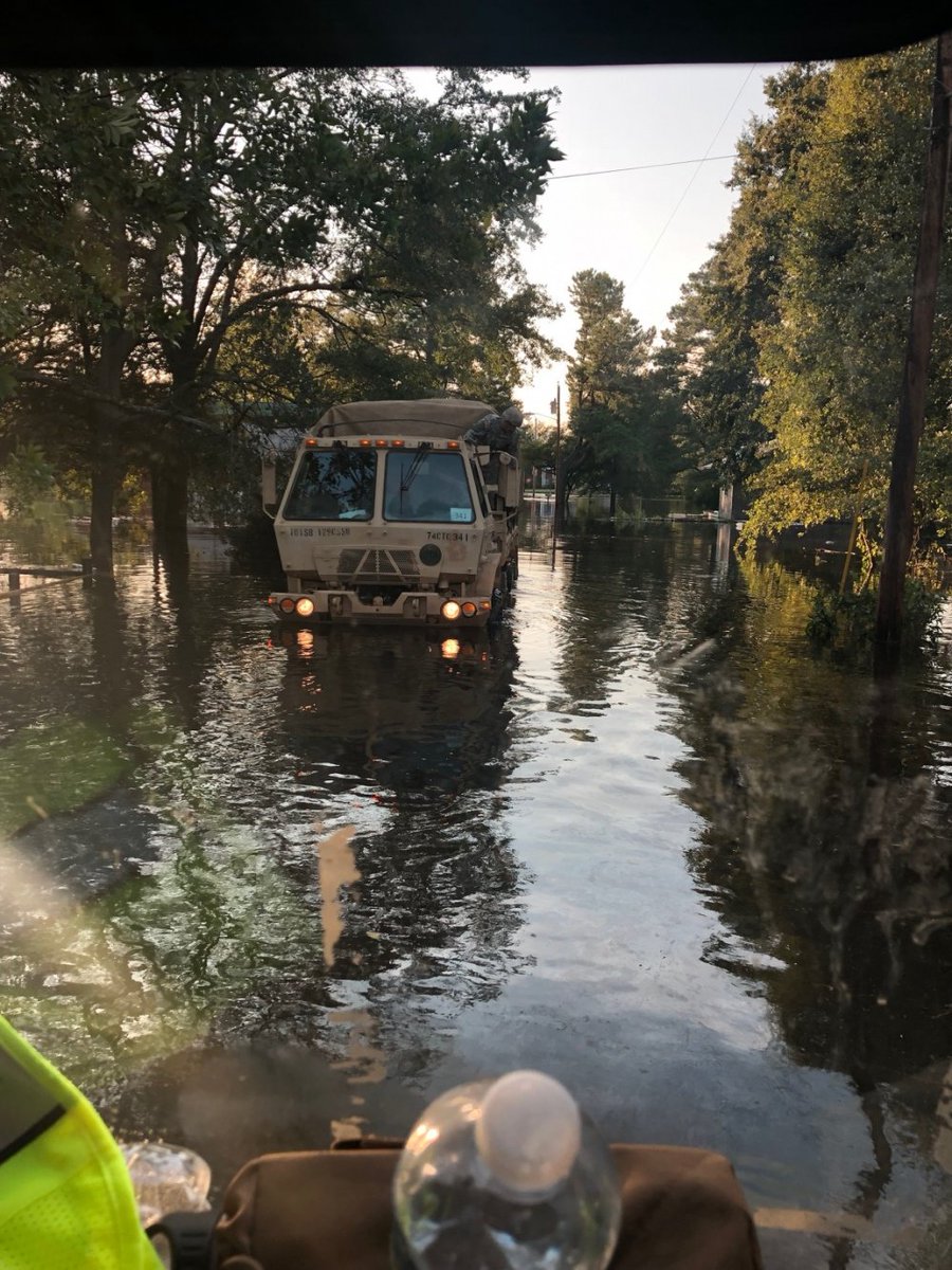 SecArmy's tweet image. I met with Soldiers who are deployed to @FtBraggNC as part of the @DeptofDefense's support to @fema during #HurricaneFlorence.

Their efforts are helping communities recover from this record storm and I'm tremendously proud of them! #ArmyResponse
