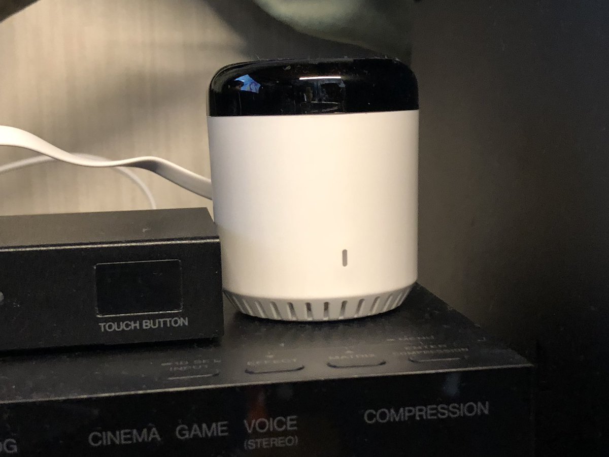 kazu_syarin's tweet image. #リンクジャパン さん(@linkjapan_iot)のスマサマキャンペーン｢#eRemote mini｣が到着、設置しました🙏

貴重な機会を賜りまして感謝致します。

写真のような部屋で、ロフトベッドもあり、部屋が入り組んでいるため、既に持っている製品を併用し、上手な活用法を編み出したいと思います🙇

#IoT家電