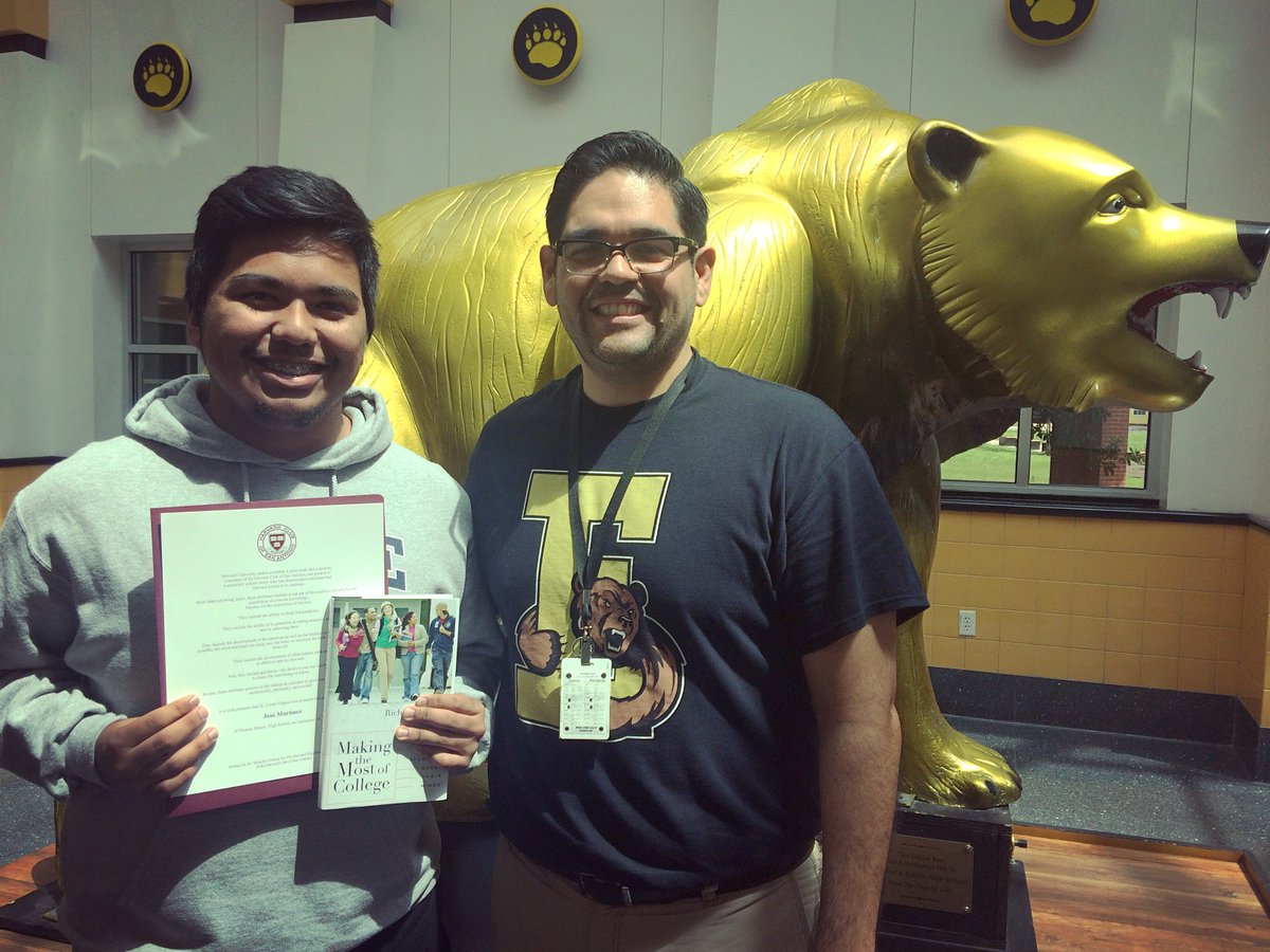 SaisdCCR's tweet photo. Congrats to Jose Martinez, senior at Edison HS, for being a recipient of the Harvard Prize Book award!  This award is given to outstanding high school students around the world who display excellence in scholarship and high character, as well as achievements in other fields. https://t.co/kndd9h85cK