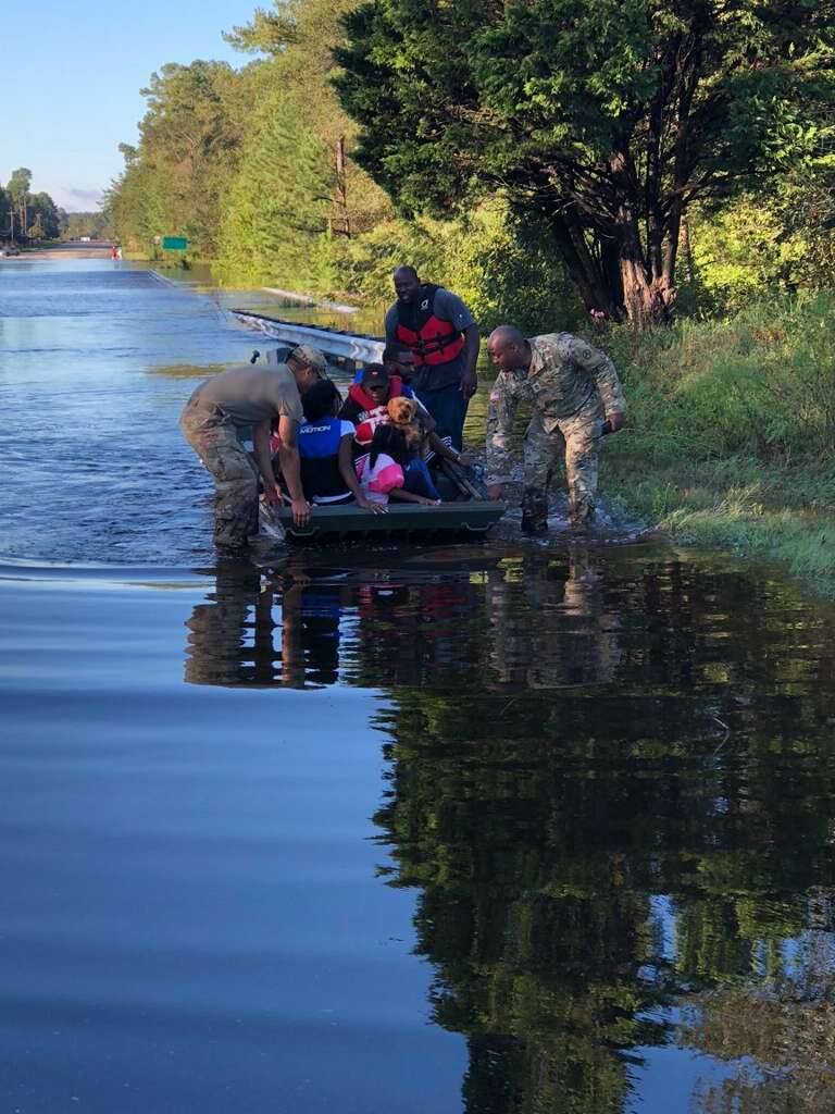 SecArmy's tweet image. I met with Soldiers who are deployed to @FtBraggNC as part of the @DeptofDefense's support to @fema during #HurricaneFlorence.

Their efforts are helping communities recover from this record storm and I'm tremendously proud of them! #ArmyResponse