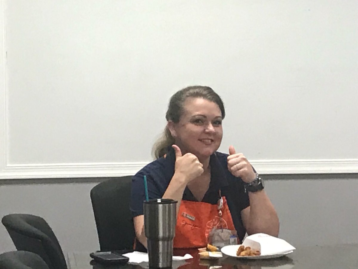 DoraB85's tweet photo. I just wanted to take a moment to thank my team. Enjoying lunch on me!! My Pro team #4656 #ProCashier #ProLoader #PA #Pasa https://t.co/ostejNeRJV