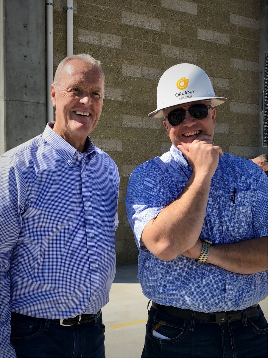 ahlquistdev's tweet photo. Beautiful afternoon for a topping off at Pioneer Crossing in downtown Boise! Thanks to an amazing team that has made this possible! @OklandConst @CityOfBoise #BVAdev #Boisedev https://t.co/k6EDIvMQ1o