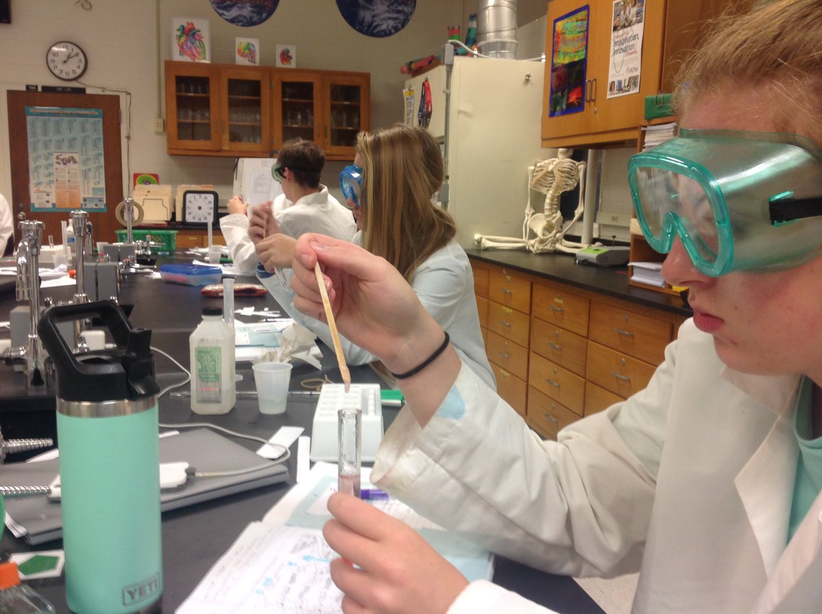 CTCPrincipal's tweet photo. @FrederickCTC BioMed 1 students work on extracting DNA. @CTCBiomed #fcpsctc #fcpscte @PLTWorg https://t.co/apc4WXdEAm