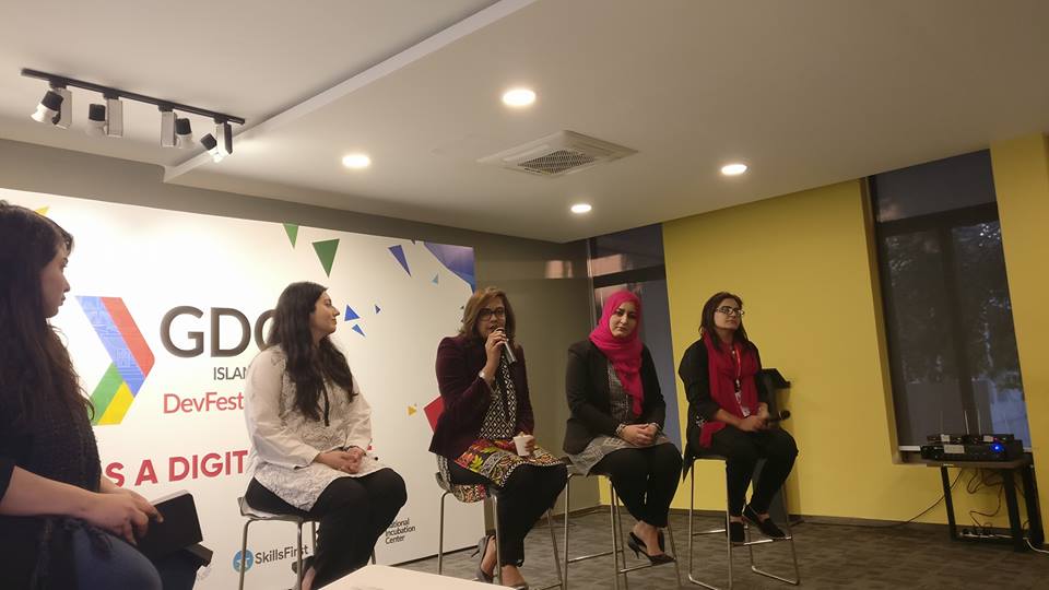 aimans_3's tweet photo. Pictures of #WomenInTech Panel Discussion from #DevFest17 organised by #GDGIslamabad. These photos are a true reflection of a transformed society. 
 
#CW100 https://t.co/rbR8Lv3F7J