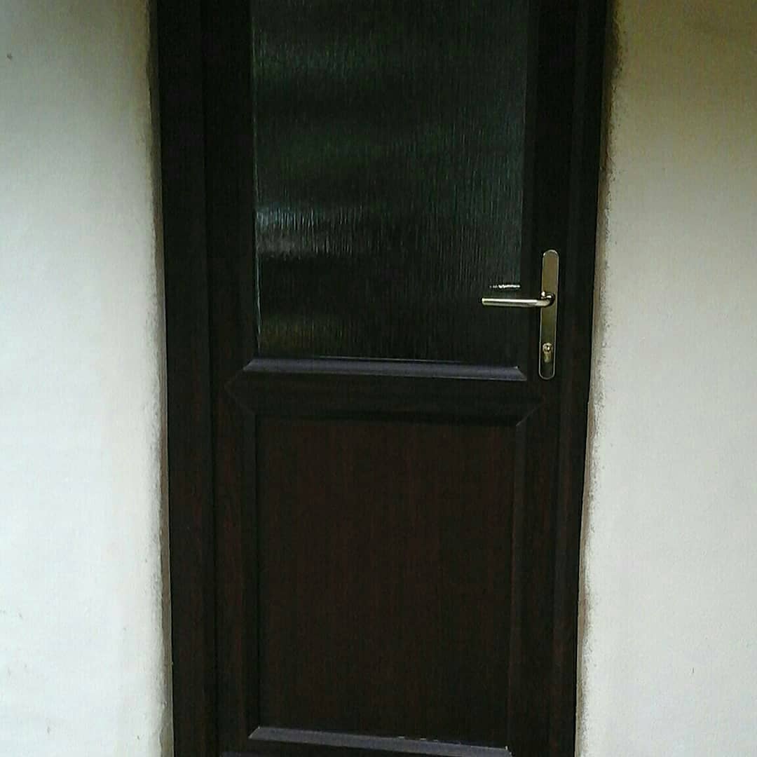 Fusion_Windows's tweet image. A replacement rear door, half glazed in a rosewood effect