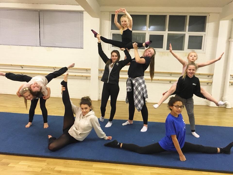 DyamondOfficial's tweet photo. ...tumbling work to learn back handsprings, cartwheels, walkovers and many more! Acrobatics is for all levels and we have classes for age 4 all the way up to adults! Get in touch via our page for more info 💎 https://t.co/JwiueR9oQ9