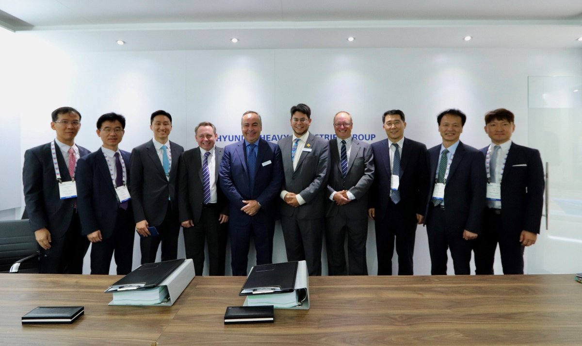 SteelheadLNG's tweet photo. We are proud to announce our latest milestone: Steelhead LNG, @HuuayahtFN and @HyundaiHeavyInd signed a contract for the Front-End Engineering and Design (FEED) of two At-Shore LNG™ hulls for the Kwispaa LNG Project on the west coast of Vancouver Island 
https://t.co/1FzwNHu5B1 https://t.co/Puhz12yBTv
