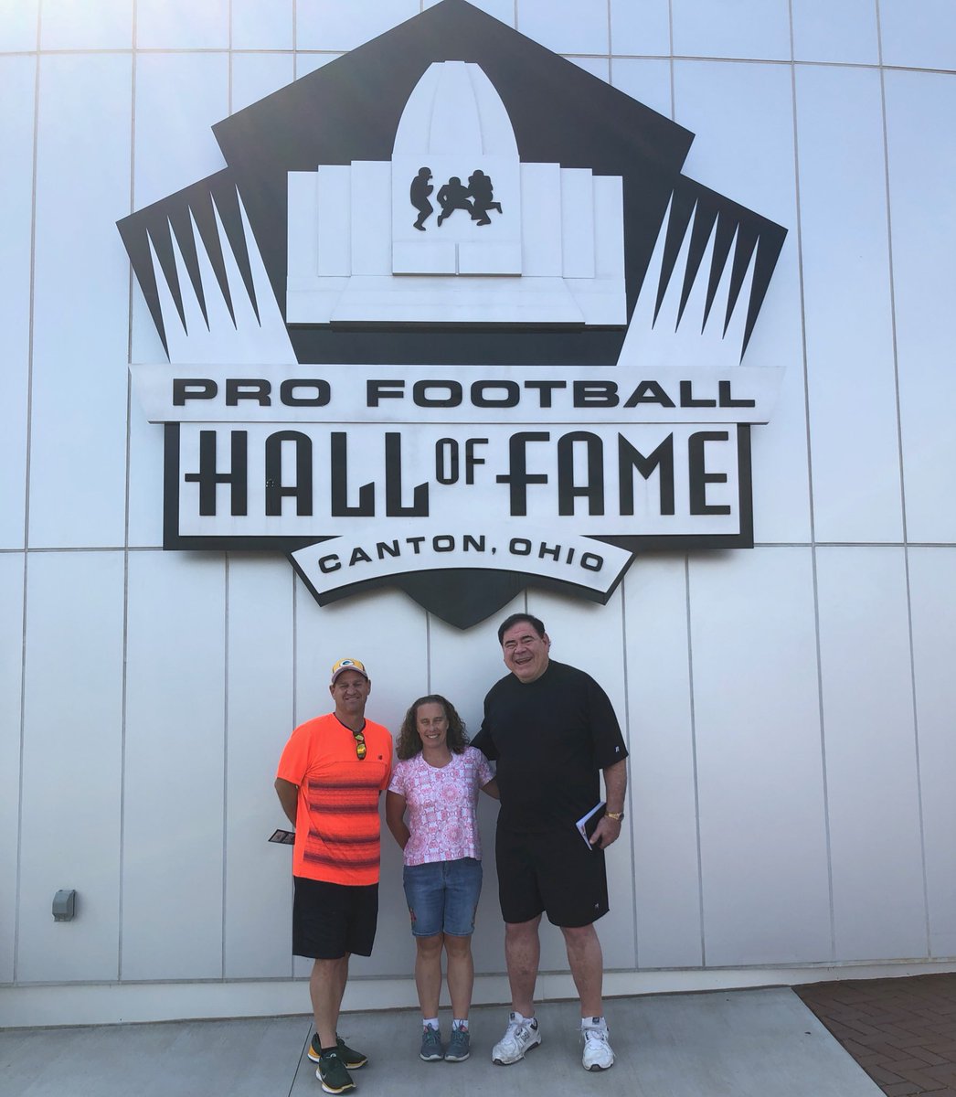 ProFootballHOF's tweet image. .@packers fans Phil and his wife Jennifer visited the HOF today for their 1st time. They met @PFHOFPrez while in Canton. Phil recently attended the Week 2 games for the Packers and Bears to see the HOF Ring Ceremonies for #PFHOF18 members @JerryKramer64GB &amp;amp; @BUrlacher54.