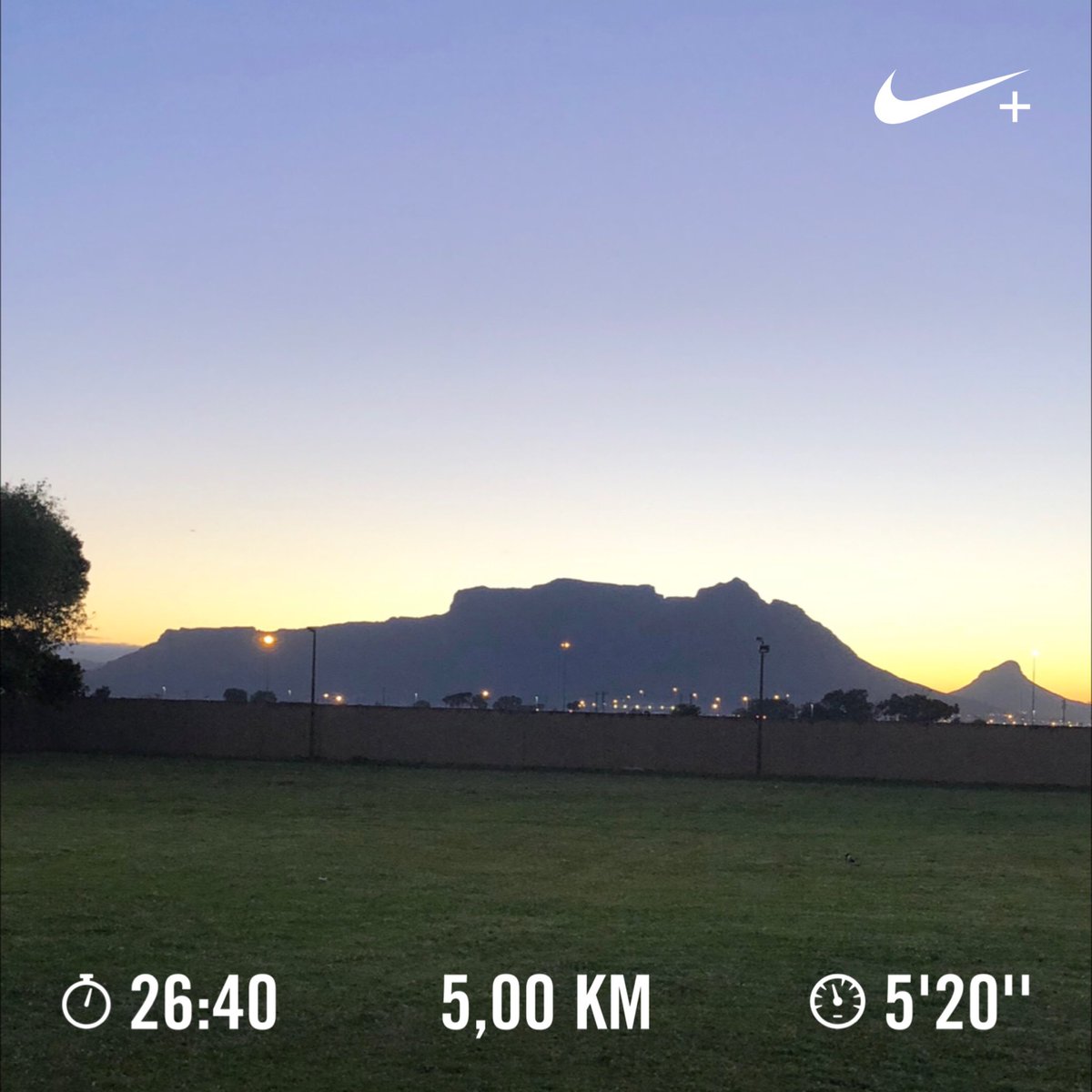 SelfieRunnerZA's tweet photo. Cape Town Marathon is going to dance manyisa on me come Sunday due to my no race prep. Training dololo, fitness dololo. My body is at the academy but my mind and soul are at the #CapeTownMarathon2018 #TableMountainBackdrop https://t.co/7z4rRebLlL