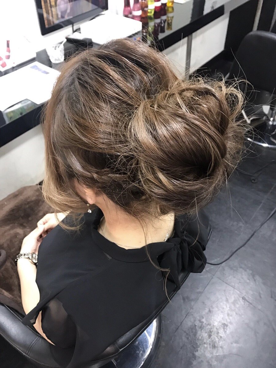 ヘアーラウンジカルネ 熊谷真人 على تويتر 首元の綺麗さを強調してくれる綺麗め ヘアアレンジ T Co Qwhwvqprc6 滝川美容室 滝川市美容室 セット ヘアセット アップセット 編み込み 編み込みアレンジ まとめ髪 ルーズアップ アップスタイル