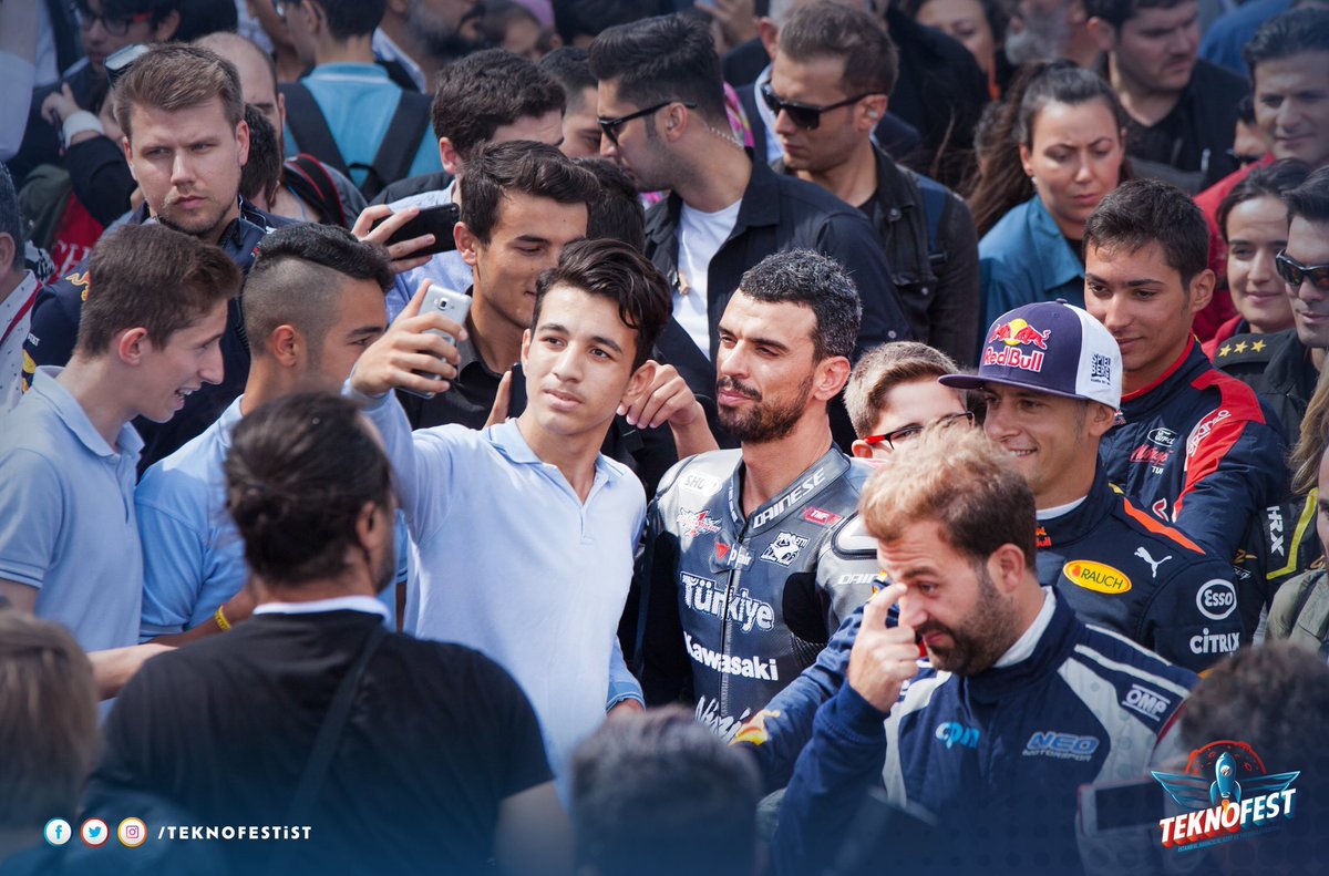 T3Vakfi's tweet image. Aylardır hazırlıklarına devam ettiğimiz #TEKNOFEST&apos;te roket bugün ateşlendi 🚀

İlk günümüzde gösterdiğiniz müthiş ilgi için mutluyuz, gururluyuz ☺️ 🇹🇷

#MilliTeknolojiHamlesi 
@teknofestist