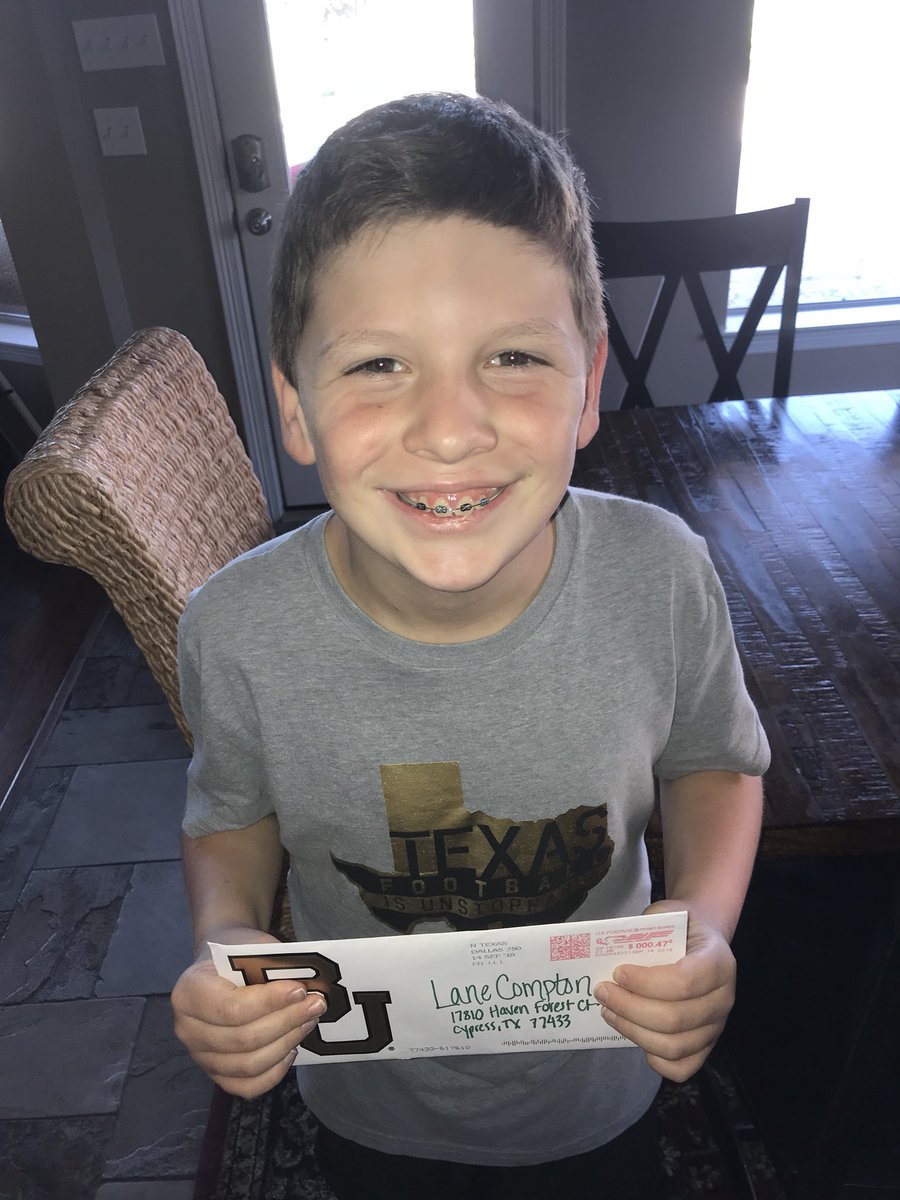 Mrstexas2008's tweet image. Lane loves getting his Baylor Football letters! Thank you, Coach! 💚💛💚 @evancooper2  #2027commit #SicEm