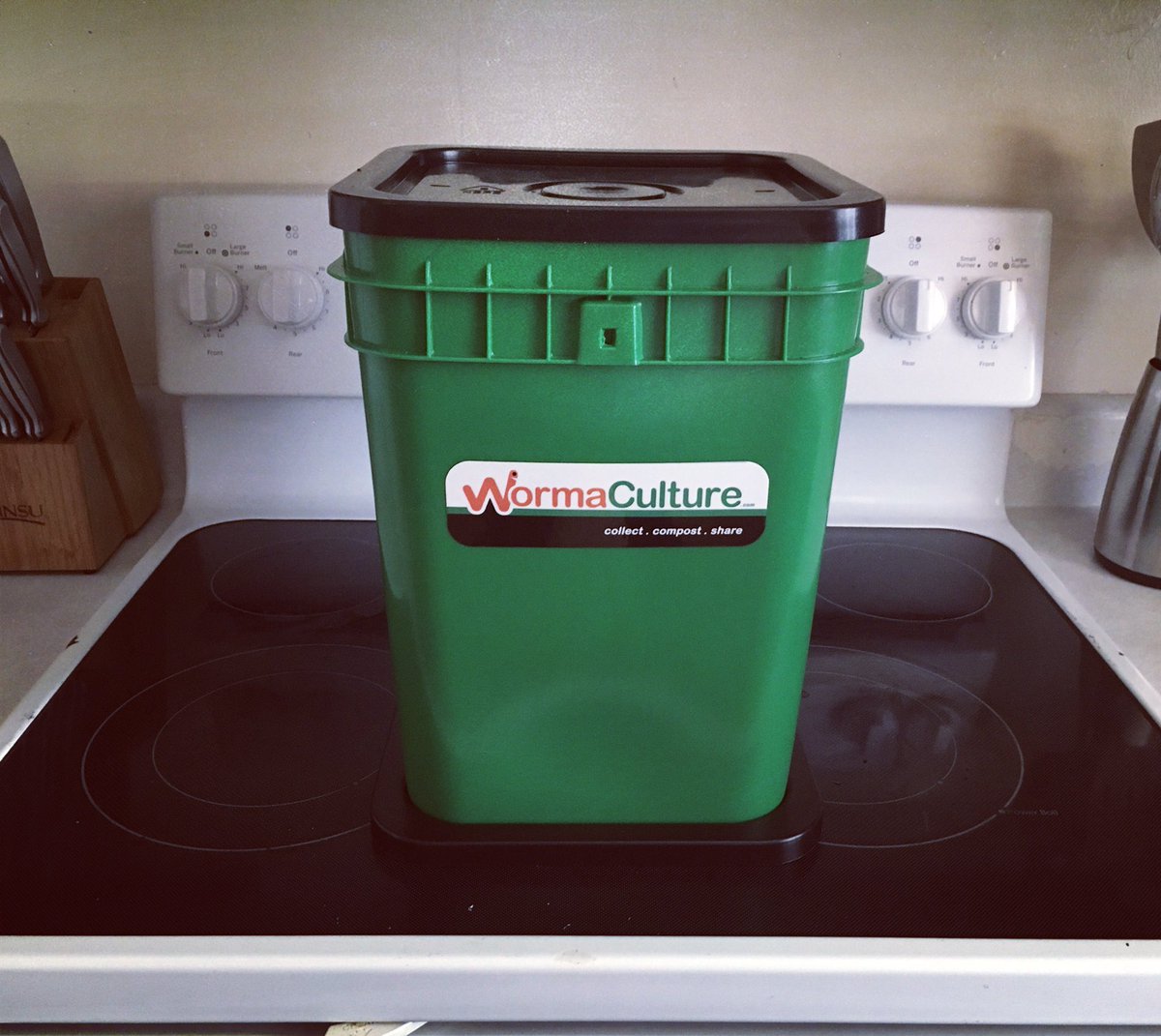 WormaCulture's tweet photo. People ask us all the time if composting food scraps with worms can be done indoors. We tell them YES! as it’s exactly how we got started years ago. Order a WormaBin today or let us do the work for you. Either way, we make it easy to do! #wormaculture #wormabin #wormslovewaste https://t.co/gjVQ0qgxeD