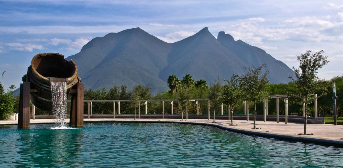 uanl's tweet photo. Hoy, la Sultana del Norte cumple 422 años de su fundación. 🎂 ¿Qué es lo que más te gusta de #Monterrey? 😍 https://t.co/LqFkLuuNF8