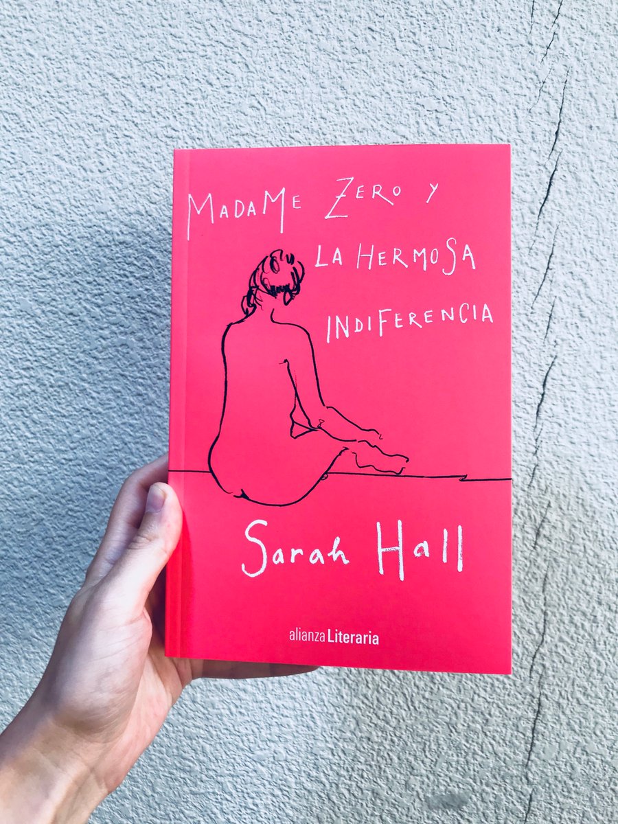 Corre. De su espalda cuelga de repente una cosa impúdica, con la punta  blanca. La bufanda amarilla se arrastra por el brezo. Se desprende de todo  vestigio.\, image size:900x1200