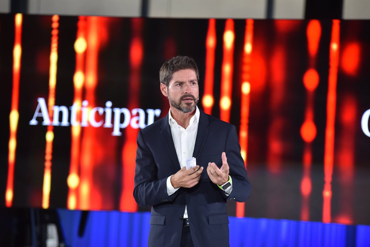 IndraCompany's tweet photo. “Queremos incorporar toda la disrupción digital al ámbito de las tecnologías de la #defensa, porque nuestra compañía es una de las pocas empresas de este sector que dispone de capacidades digitales al máximo nivel”. @MEscalanteG en #LanzamientoMinsait https://t.co/kHXl2jLRbP