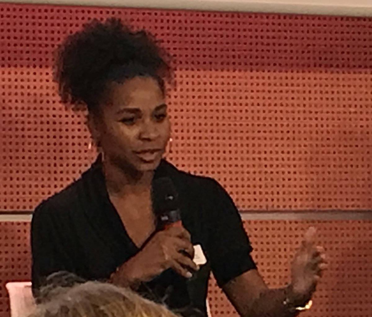 isabelle_blin's tweet photo. Témoignage de @GeorgesLaura footballeuse titrée qui s’exprime sur l’ambition professionnelle: se fixer des objectifs , avoir une bonne éducation, s’appuyer sur des modèles comme @BrigitHenriques ... #PWNFemmeAmbition @PWNParis https://t.co/iX228Mu4FT