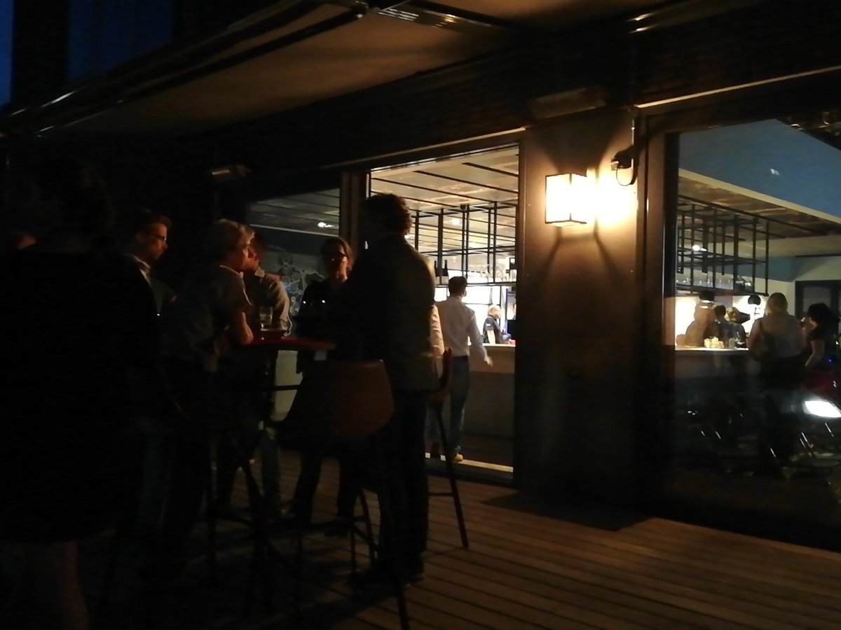 Op het terras buiten in de zwoele laatste zomeravond van <a href="/TEDxEde/">TEDxEde</a> #genieten