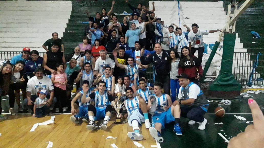 LTA_Oficial's tweet photo. 🎙️ #LeandroCastro: "Estamos muy contentos por el título. Jamás dudamos de que podíamos lograrlo, queríamos salir campeones con este plantel en especial".

📻#LTAenFISH 95.9 #BuenJueves #ElDeca #SextoHombre 🏀 https://t.co/blg4ZDmr2H
