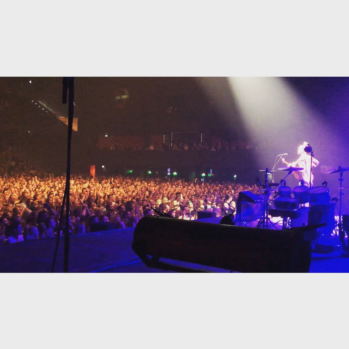NewtonFaulkner's tweet photo. Thank you Amsterdam!!!! That was a lot of fun 🙂🤘
#touring #live #xavierrudd #newtonfaulkner https://t.co/H6VJYpUTWM
