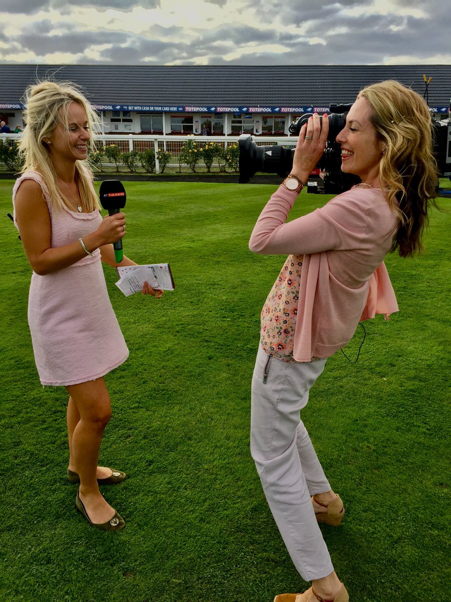 PerhamJemima's tweet photo. A change of role for @zoeybirdracing at Yarmouth! Thank you for a great day Zoe, it was lovely to work with you and some great racing too!
@GTYarmouthRaces #atheraces #easternfestivalofracing #workplacement https://t.co/LKwvZklxHU